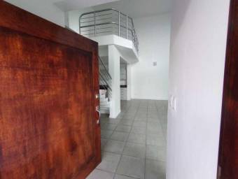 Se alquila hermoso apartamento dúplex en Escazú. 22-1389