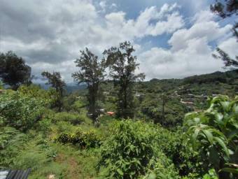  Se alquila bella casa con un terreno enorme en Desamparados 22-1459