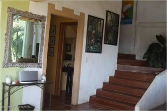 Espectacular casa en Venta,  SantaAna     CG-22-1095