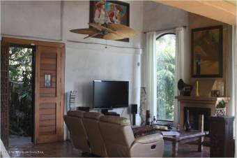 Espectacular casa en Venta,  SantaAna     CG-22-1095