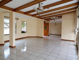 Hermosa casa en Venta,  EscazuCentro     CG-22-1097