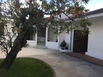Precio $350.000. Hermosa casa a la venta en Lomas de Ayarco MLS#19-329 
