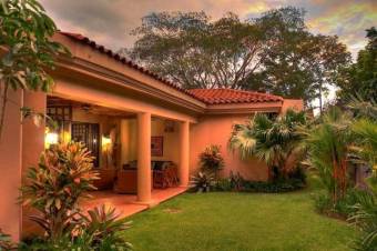 Precio $575.000. Vendo hermosa casa en Lindora Santa Ana MLS#21-408