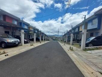 Se vende casa con patio en San Pablo Heredia 