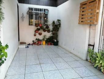 se vende casa con apartamento en San Francisco de Heredia 21-1172