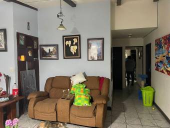 se vende casa con apartamento en San Francisco de Heredia 21-1172