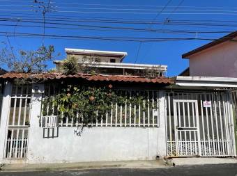 se vende casa con apartamento en San Francisco de Heredia 21-1172