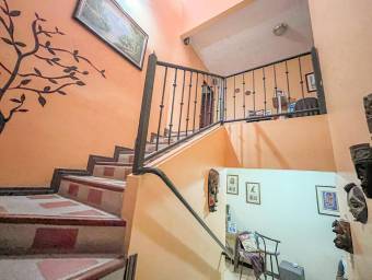 Casa en Venta en San Sebastian, San José. RAH 22-2622