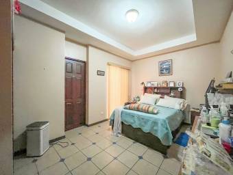 Casa en Venta en San Sebastian, San José. RAH 22-2622