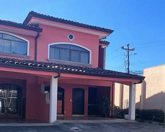 Se vende Casa en CONDOMINIO BOULEVAR DEL SOL,  Santa Ana, Prov. San José. 