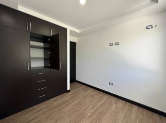 Venta de Casa en Santa Ana, Condominio de solo 44 casas.