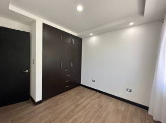 Venta de Casa en Santa Ana, Condominio de solo 44 casas.