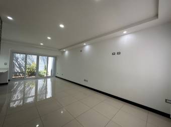 Venta de Casa en Santa Ana, Condominio de solo 44 casas.