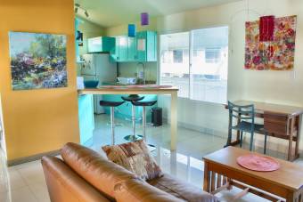 Edificio de Apartamentos, 3 Apartamentos, Potencial para Airbnb, Ciudad Colon