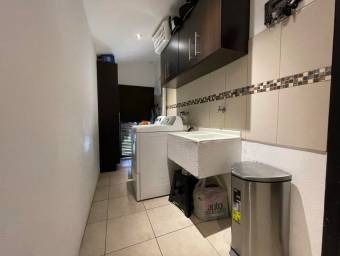 Casa en Venta en Escazú, San José. RAH 23-2112