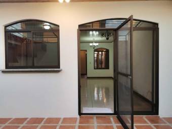 MLS-23-2230 VENTA CASA BARVA HEREDIA