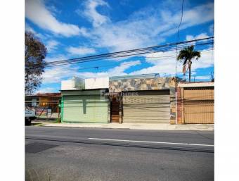 SE VENDE CASA CON LOCAL COMERCIAL EN TIBÁS