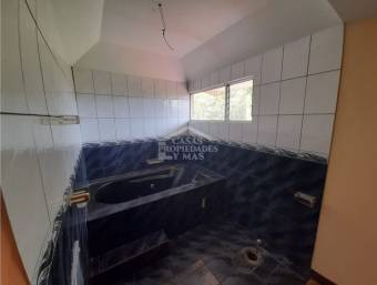 SE VENDE CASA CON TALLER MECANICO, CARTAGO, OREAMUNO, REMATE BANCARIO