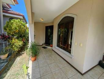 Casa en Venta en Ulloa, Heredia. RAH 23-2131