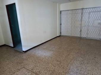 Se vende casa para remodelar con uso de suelo mixto en Zapote de San José 24-920 