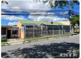 Se vende casa para remodelar con uso de suelo mixto en Zapote de San José 24-920 