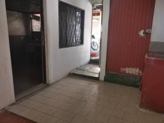 Se vende propiedad con 6 apartamentos y una casa en la Trinidad de Moravia 23-1208