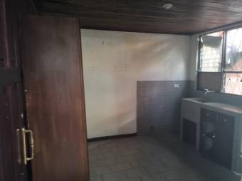 Se vende propiedad con 6 apartamentos y una casa en la Trinidad de Moravia 23-1208