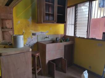 Se vende propiedad con una casa y 2 apartamentos en la Trinidad de Moravia 23-1209