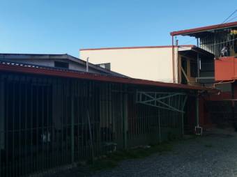 Se vende propiedad con una casa y 2 apartamentos en la Trinidad de Moravia 23-1209