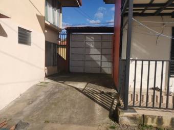 Se vende propiedad con una casa y 2 apartamentos en la Trinidad de Moravia 23-1209