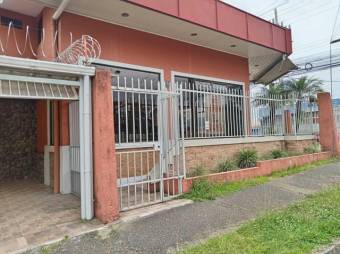 Se vende amplia casa con uso de suelo mixto en San Vicente de Moravia 24-516