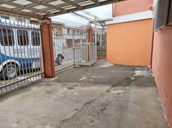 Se vende amplia casa con uso de suelo mixto en San Vicente de Moravia 24-516