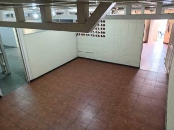 Se vende amplia casa con uso de suelo mixto en San Vicente de Moravia 24-516