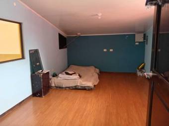 Se vende amplia casa con uso de suelo mixto en San Vicente de Moravia 24-516