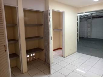 Se vende amplia casa con uso de suelo mixto en San Vicente de Moravia 24-516