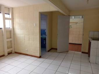 Se vende amplia casa con uso de suelo mixto en San Vicente de Moravia 24-516