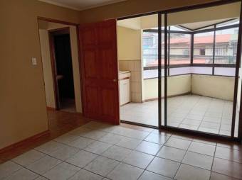 Se vende amplia casa con uso de suelo mixto en San Vicente de Moravia 24-516