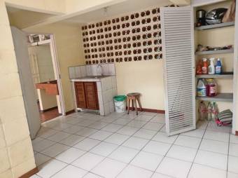 Se vende amplia casa con uso de suelo mixto en San Vicente de Moravia 24-516