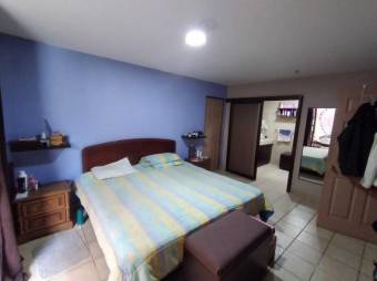 Se vende propiedad con 1 casa y 2 apartamentos en Zapote de San José 23-428