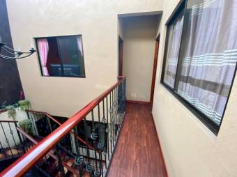 Se vende hermosa casa de 2 niveles en Guadalupe de Goicoechea 23-2174