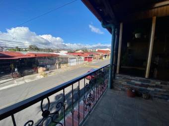 Se vende hermosa casa de 2 niveles en Guadalupe de Goicoechea 23-2174