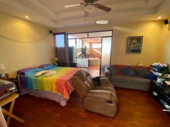 Se vende hermosa casa de 2 niveles en Guadalupe de Goicoechea 23-2174