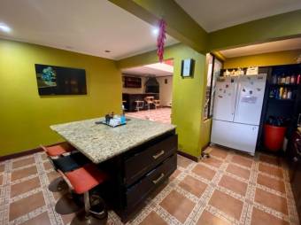 Se vende hermosa casa de 2 niveles en Guadalupe de Goicoechea 23-2174