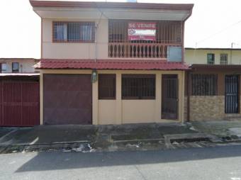 Se vende espaciosa casa con patio y balcon en pavas de San José 24-293 