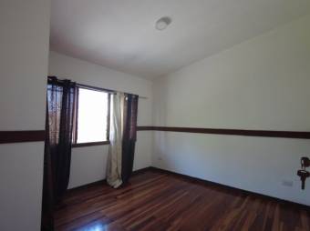 Se vende espaciosa casa con patio y balcon en pavas de San José 24-293 