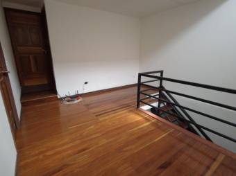 Se vende espaciosa casa con patio y balcon en pavas de San José 24-293 