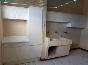 Se vende amplio apartamento en condominio de Granadilla de Curridabat  23-3000