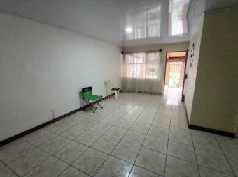 Se vende espaciosa casa junto con apartamento en Hatillo de San José 24-992