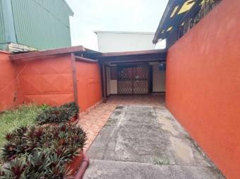 Se vende espaciosa casa junto con apartamento en Hatillo de San José 24-992