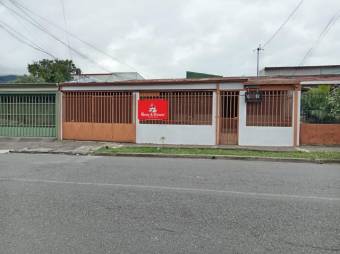 Se vende espaciosa casa junto con apartamento en Hatillo de San José 24-992